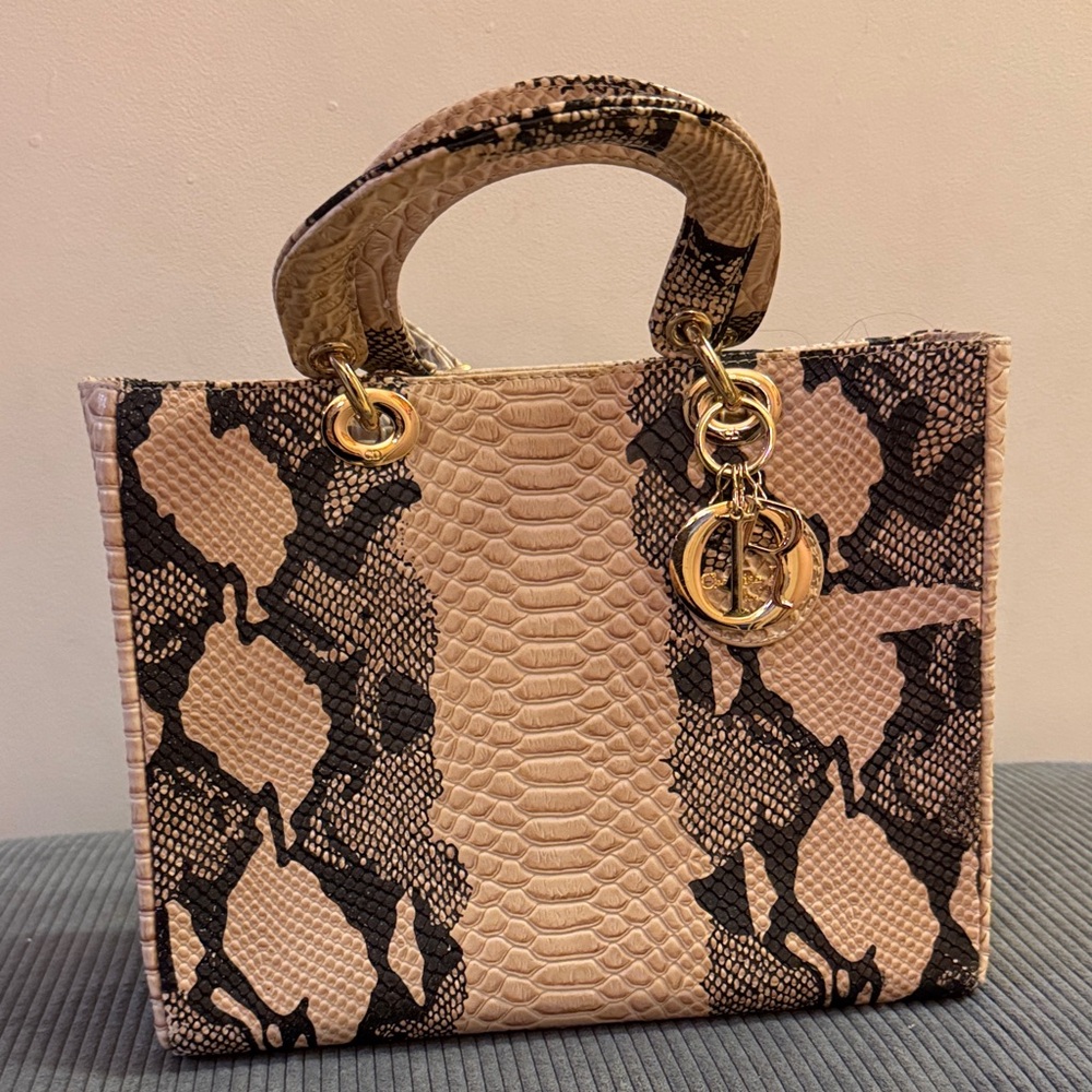 Elegant Tan and Black Handbag